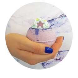 Boule de bain Reine de l'Espace  Les Bombes Effervescentes Bombcosmetics