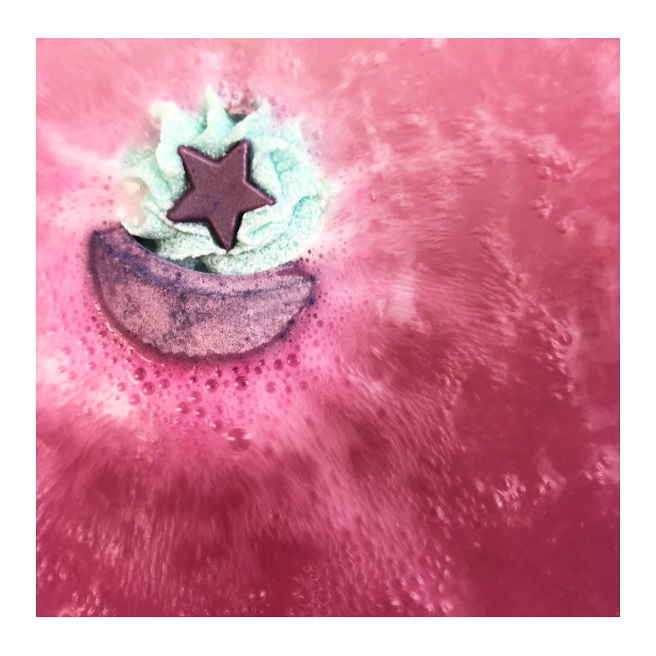 Boule de bain Reine de l'Espace  Les Bombes Effervescentes Bombcosmetics