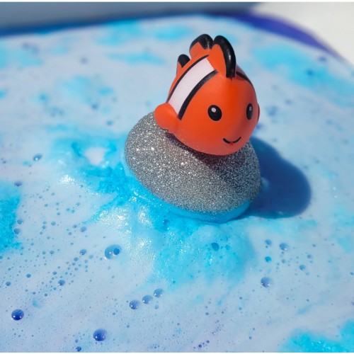 Bombe de bain Némo avec un jouet
