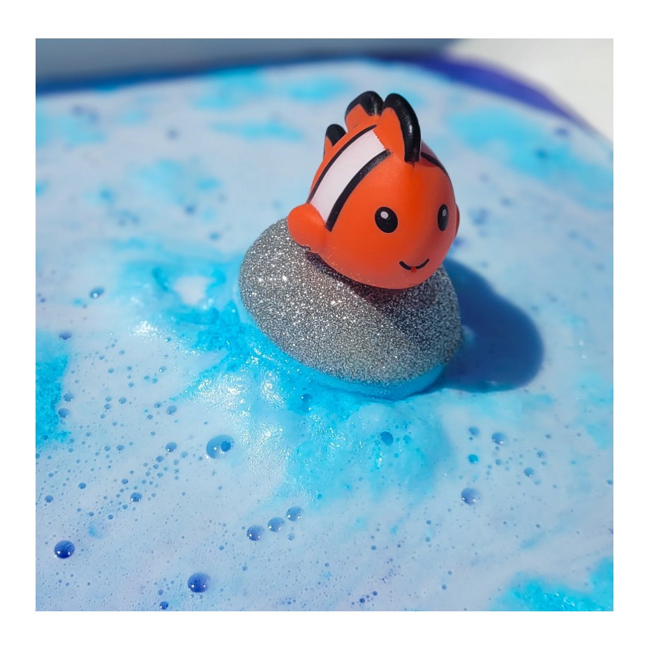 Bombe de bain Némo avec un jouet